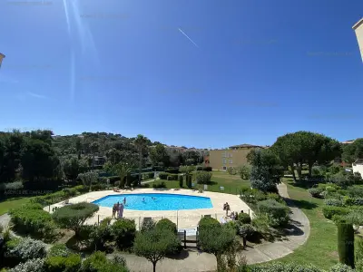 Appartement à Cavalaire sur Mer, Location 3 chambres avec piscine, tennis et garage - Clim, Terrasse et Proche Plage - L897600