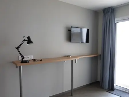 Appartement avec balcon, 1 chambre, piscine, jacuzzi, parking privé, accès direct plage et commerces - Photo 3