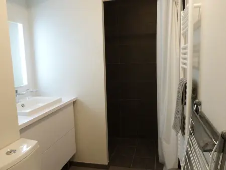 Appartement avec balcon, 1 chambre, piscine, jacuzzi, parking privé, accès direct plage et commerces - Photo 6
