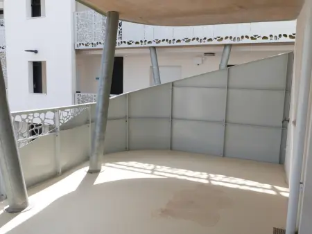 Appartement avec balcon, 1 chambre, piscine, jacuzzi, parking privé, accès direct plage et commerces - Photo 7