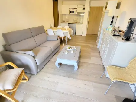 Appartement à Six Fours les Plages, Appartement T2 - Piscine, Tennis, Parking - À 200m des Plages et Commerces - L897664