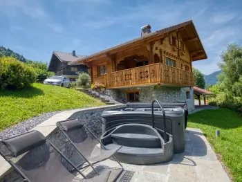 Chalet en Morillon Village,Chalet paisible à Morillon avec jacuzzi et proche des pistes skiables FR-1-642-66 N°852309