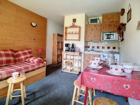 Appartement à Les Menuires, Studio cabine à Les Belleville, proche des pistes, balcon, parking, idéal pour 4 personnes - L956382