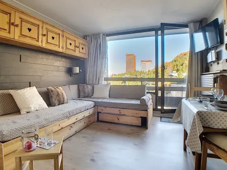 Appartement à Les Menuires, Studio rénové avec balcon nord, accès direct pistes et galerie - L960133