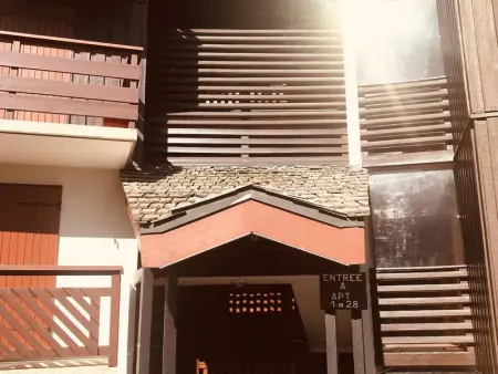 Studio fonctionnel au pied des pistes avec balcon et parking gratuit - Photo 8