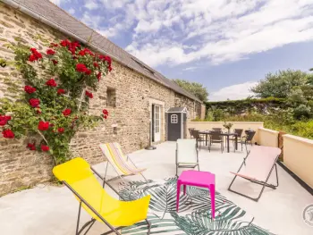 Gite à Barneville Carteret, Charmante Maison avec Terrasse Fermée et Parking Privé, Animaux Acceptés, WiFi - L852629