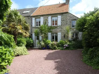 Gite à Cherbourg en Cotentin,Maison de ville cosy avec jardin clos, parking, et salon d'été - charme authentique à Cherbourg FR-1-362-984 N°852716