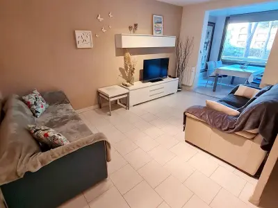 Appartement à Six Fours les Plages, Appartement Rénové T3: Parking, Wi-Fi, Piscine, Tennis, à 150 m de la Plage et Commerces - L897972