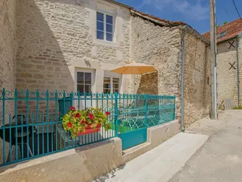 Casa rural en Balnot sur Laignes,Charmant gîte en pierres, cœur vignoble, 2 chambres, cour privée, tout inclus, proche Troyes & Nigloland FR-1-543-242 N°852747