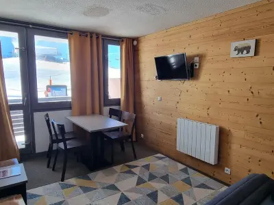 Appartement à Plagne Aime 2000, Studio confort cabine - Pied des pistes avec balcon sud - L898022