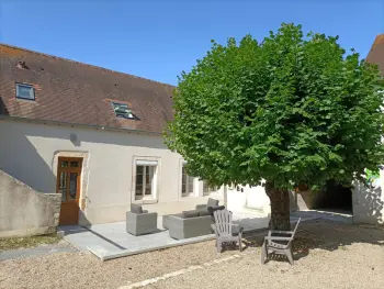 Gite à Bruère Allichamps,Gîte haut de gamme face à l'abbaye de Noirlac - 5 ch, 5 sdb, clim, terrasse privée FR-1-586-26 N°852916