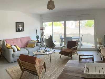 Appartement à Arcachon, T3 en centre d'Arcachon, 2 min plage, 5 min gare, balcon, parking sécurisé, WIFI, ménage inclus - L898179