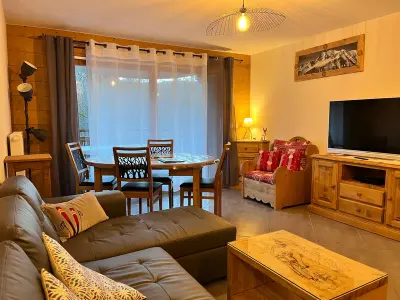 Appartement à Samoëns, Appartement cosy avec terrasse et parking privé, centre village à 2 pas et arrêt ski-bus proche - L940660