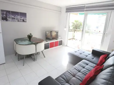 Appartement à Salou, Appartement Confortable avec Terrasse Privée Face à la Mer - 2 Chambres, Climatisé - L898434