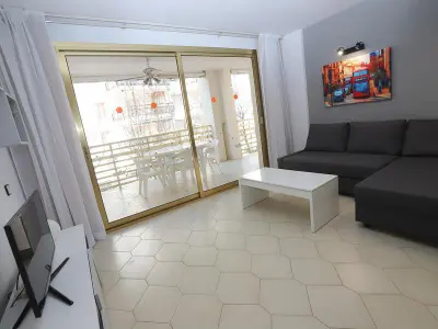 Appartement à Salou, Appartement en bord de mer avec grande terrasse, 2 chambres, climatisation et piscines, à Salou - L898450
