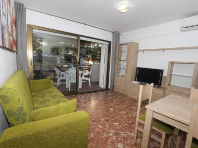 Appartement à Salou, Appartement confort à Salou avec Terrasse et Piscine, Proche Plages et Commerces - L898456