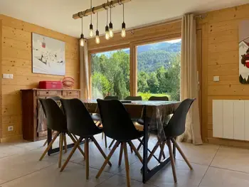 Chalet in Samoëns,Chalet rénové spacieux près des commerces, à 200m du village et du lac, navette ski-bus gratuite FR-1-624-118 N°853383