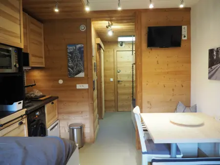 Appartement à Les Menuires, Studio rénové au pied des pistes avec balcon - La Croisette - L964773