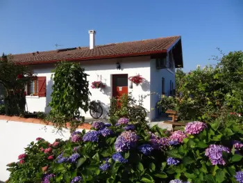 Gite à Ustaritz,Gîte épuré avec jardin privé, à 600m du chemin de halage, proche Bayonne FR-1-384-66 N°853586