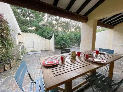 Maison à Porto Vecchio, Mini-villa à 200m de la plage avec terrasse, barbecue, parking, linge et ménage inclus - L853636