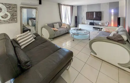 Location Maison 10 personnes à Murviel lès Montpellie - Photo 2