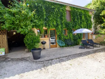 Gite à Daglan, Gîte cosy avec cheminée et terrasse couverte au cœur du Périgord Noir FR-1-616-275 N°853696