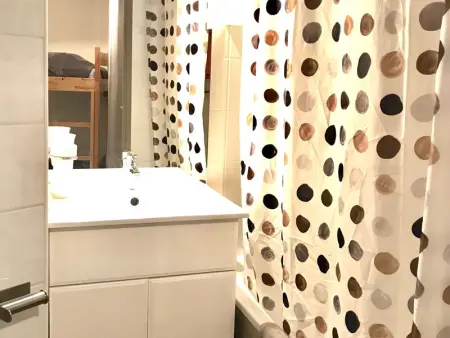 Appartement chaleureux avec balcon et accès direct aux pistes - Photo 5