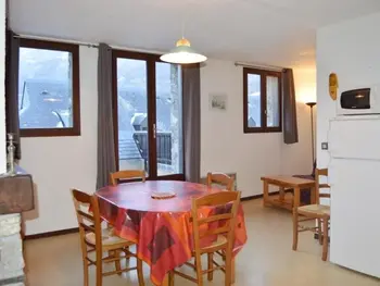 Wohnung in Esquièze Sère,Duplex T4 7 pers avec terrasse et parking à Esquièze-Sère FR-1-402-73 N°898872