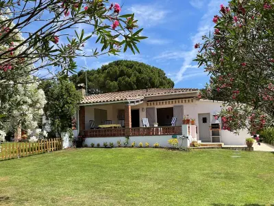 Gite à Begur, Charmante Maison à Begur avec Jardin, Proche des Plages et Commodités - L853832