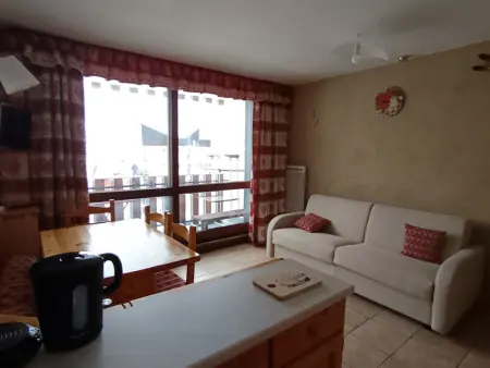 Studio cosy 4 pers, plein sud, balcon, parking privé, proche pistes et commerces - Photo 2