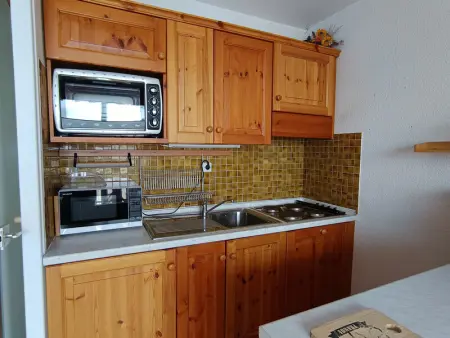 Studio cosy 4 pers, plein sud, balcon, parking privé, proche pistes et commerces - Photo 3