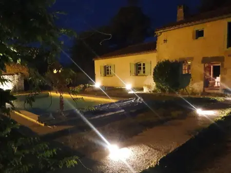 Gîte charmant à Charroux avec piscine et terrasse privative - Photo 24