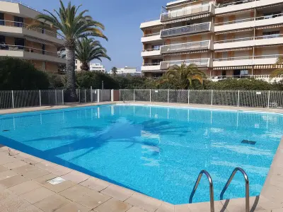 Appartement à Fréjus, Appartement 2 pièces à Fréjus avec piscine, parking et à 300m des commerces - L899093