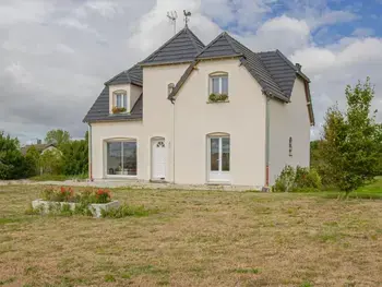 Casa rural en Saint Remy sous Barbuise,Spacieuse maison à Saint-Remy, 3500 m² de terrain, proche de Troyes, idéale famille et animaux. FR-1-543-247 N°854217