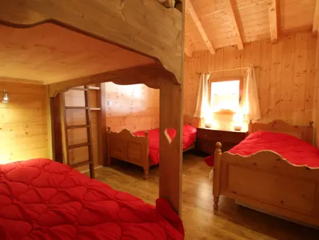 Chalet cosy 12 pers. à 1km des pistes, 5 ch., WiFi, cheminée, abri voiture - Photo 8