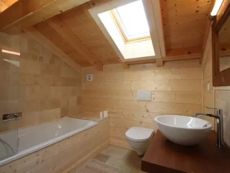 Chalet cosy 12 pers. à 1km des pistes, 5 ch., WiFi, cheminée, abri voiture - Photo 10