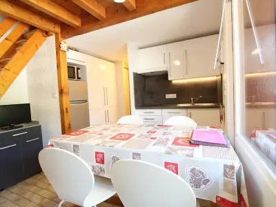 Appartement à Les Carroz d'Arâches, Charmant studio duplex rénové, 4/5 pers, garage, proche centre, pistes et commerces. - L899253