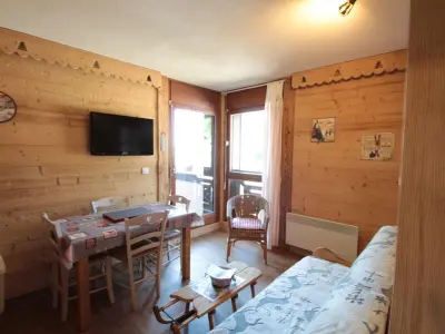 Appartement à Les Carroz d'Arâches, Appartement cosy 4 pers au pied des pistes avec parking, balcon, lave-vaisselle et services additionnels - L899266