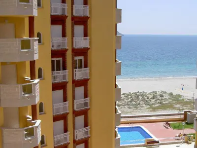 Appartement à Carthagène, Appartement en bord de mer avec piscine, climatisation et WiFi à La Manga - N°899295