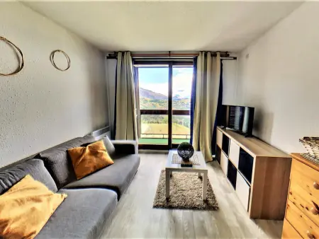 Studio skis aux pieds avec balcon, parking, proche commodités, accès piscine chauffée - Photo 0