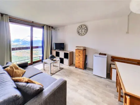 Studio skis aux pieds avec balcon, parking, proche commodités, accès piscine chauffée - Photo 1