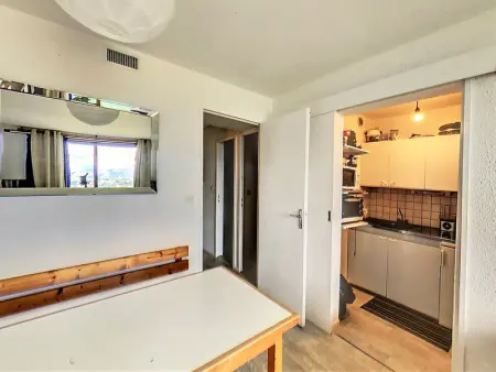 Studio skis aux pieds avec balcon, parking, proche commodités, accès piscine chauffée - Photo 5