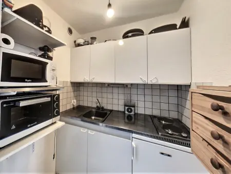 Studio skis aux pieds avec balcon, parking, proche commodités, accès piscine chauffée - Photo 6