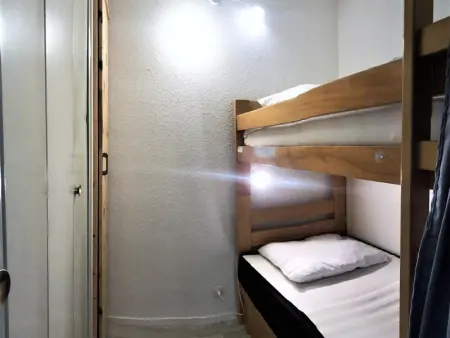 Studio skis aux pieds avec balcon, parking, proche commodités, accès piscine chauffée - Photo 8