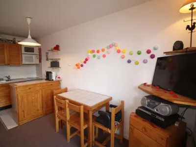 Apartment in Auris, Appartement 2 Pièces avec Balcon à 400m des Pistes, Parking Gratuit - L899301