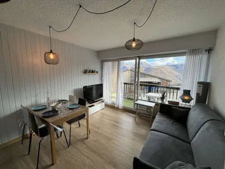 Studio cabine rénové, 4 couchages, pied des pistes, parking, balcon sud - Photo 1