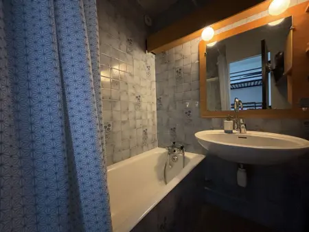 Studio cabine rénové, 4 couchages, pied des pistes, parking, balcon sud - Photo 5