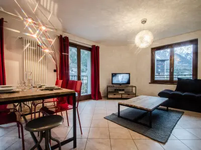 Appartement à Chamonix Mont Blanc, Bel appartement avec parking et WiFi au centre de Chamonix - L899352