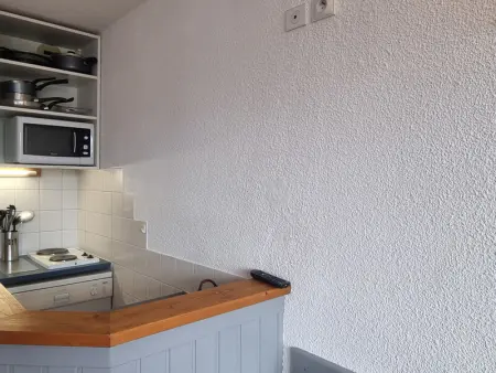 Studio rénové · Pied des pistes · Balcon avec vue - Photo 2