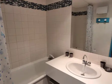 Studio rénové · Pied des pistes · Balcon avec vue - Photo 4